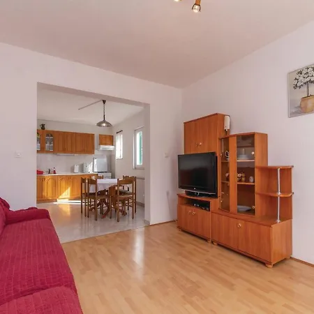 Eugen Apartment *